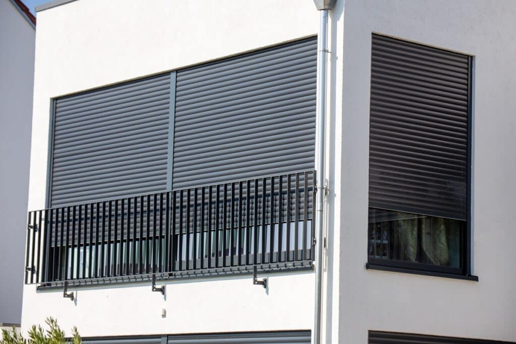 volets roulants sur maison moderne